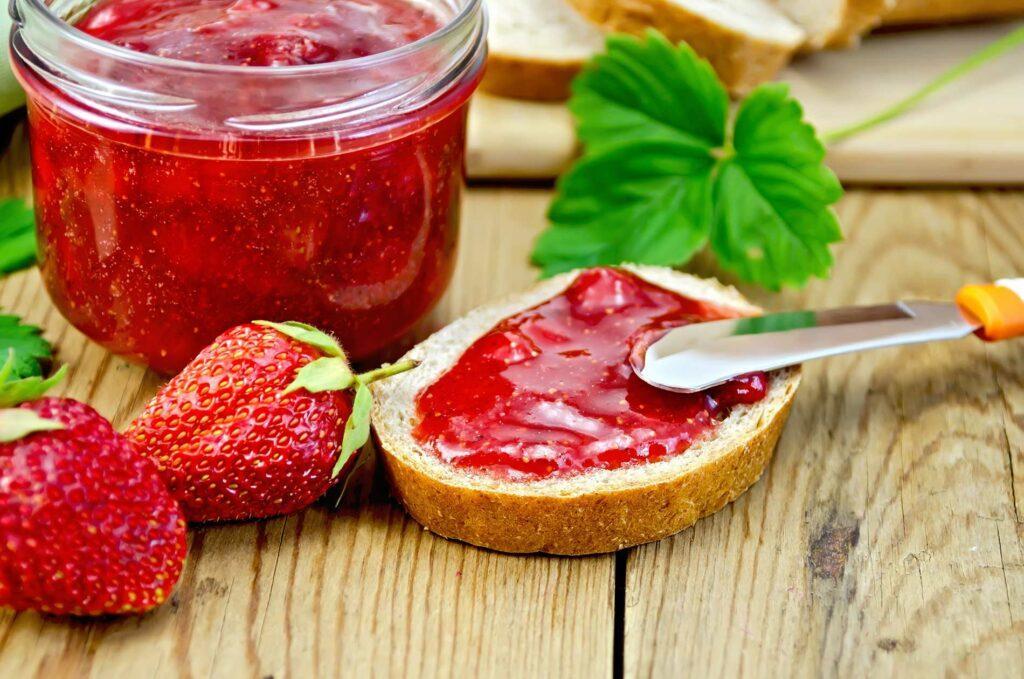 taste-of-strawberry-jam-as-a-dessert-item